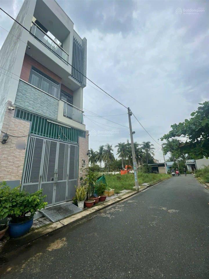 Bán đất 58m giá 2.55 tỷ, kdc center point, p. long phước vị trí sau lưng ubnd phường