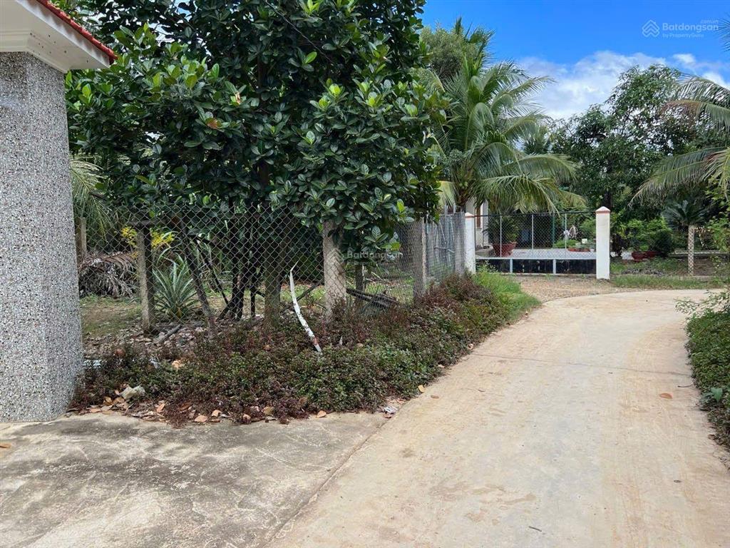 Vợ chồng bán rẻ đất nền ninh quang  thị xã ninh hòa để phân chia tài sản