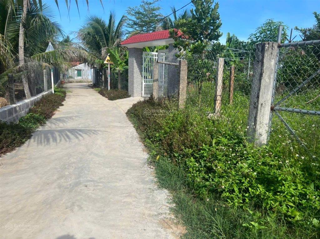 Vợ chồng bán rẻ đất nền ninh quang  thị xã ninh hòa để phân chia tài sản
