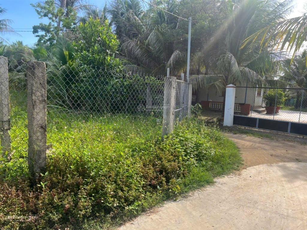 Vợ chồng bán rẻ đất nền ninh quang  thị xã ninh hòa để phân chia tài sản