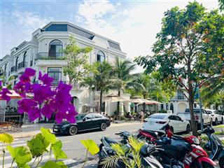 Nhà ngay trung tâm giáp siêu thị aeon mall 1 trệt 3 lầu giáp sông vàm cỏ