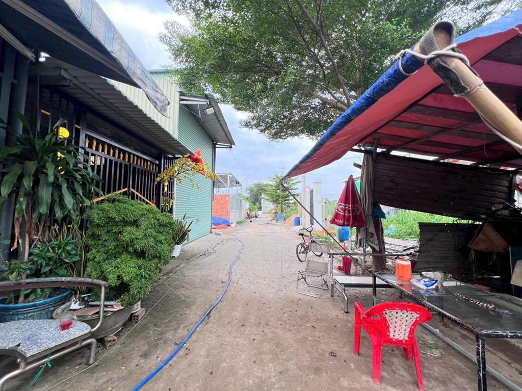 Chủ bán đất 1/ đt824 ấp 2 hữu thạnh, đối diện e.city tân đức