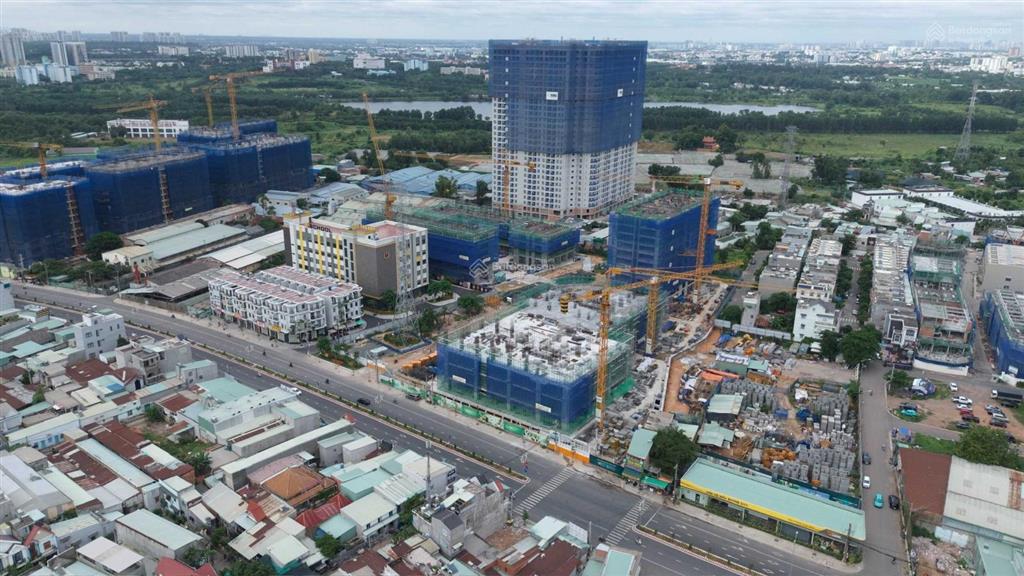 Bán gấp bcons city tháp green topaz căn 2pn 2wc giá 2,33 tỷ 102%, có sẵn hđ thuê 10 triệu/tháng