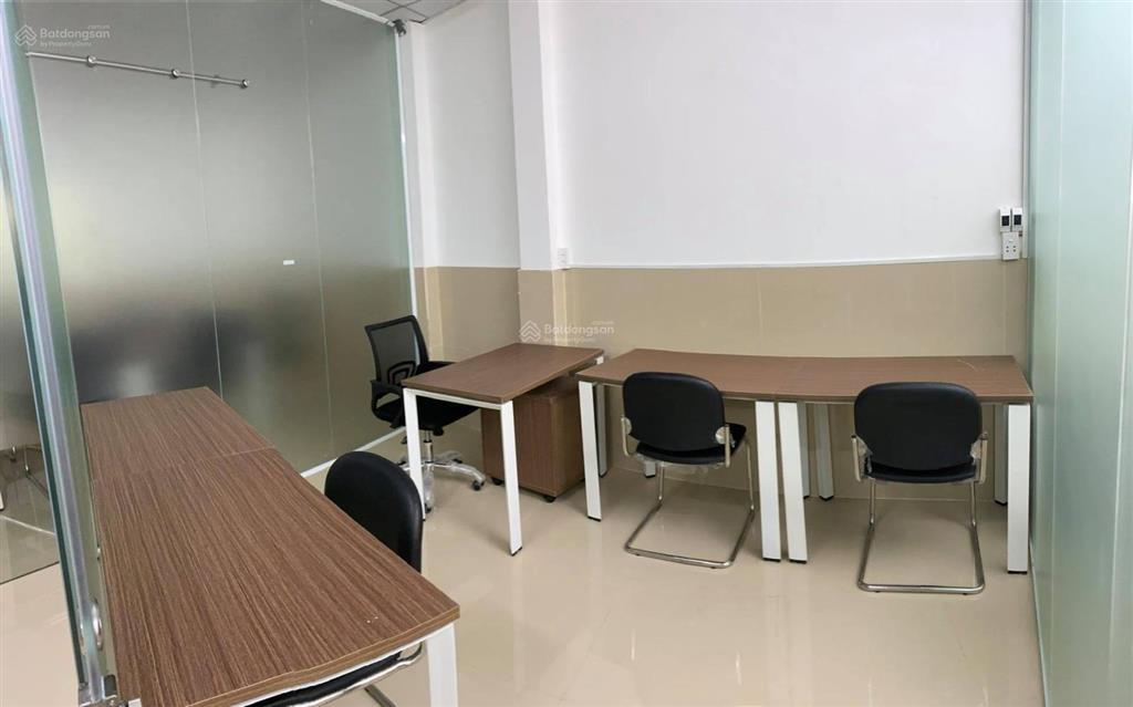 Cho thuê văn phòng giá rẻ tại phú nhuận có sẵn nội thất.  0981 291 ***  ms. nhung