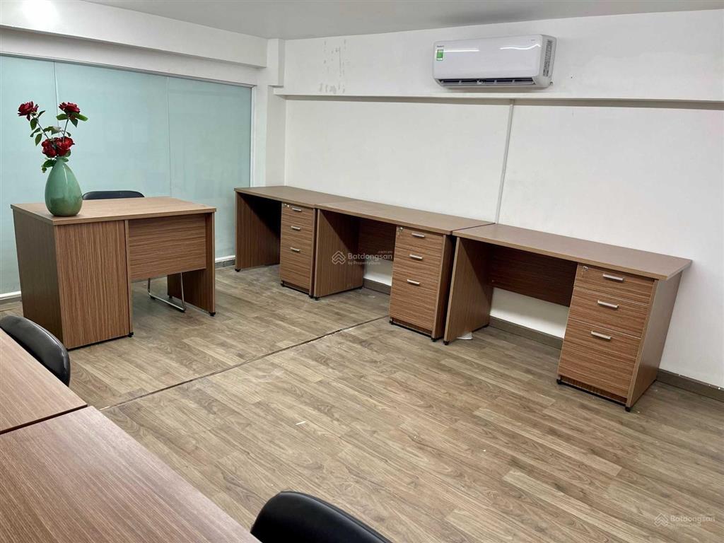 Văn phòng quận 1 có sẵn bàn ghế, máy lạnh, internet.  0981 291 ***  ms. nhung