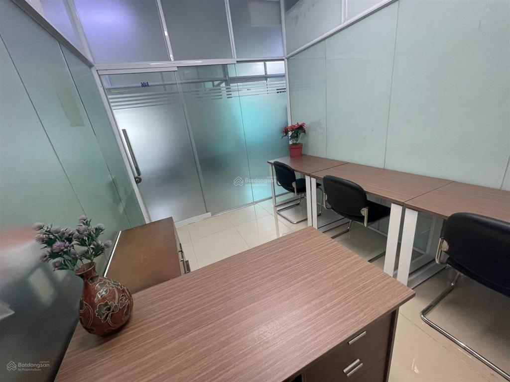 Văn phòng quận 1 có sẵn bàn ghế, máy lạnh, internet.  0981 291 ***  ms. nhung