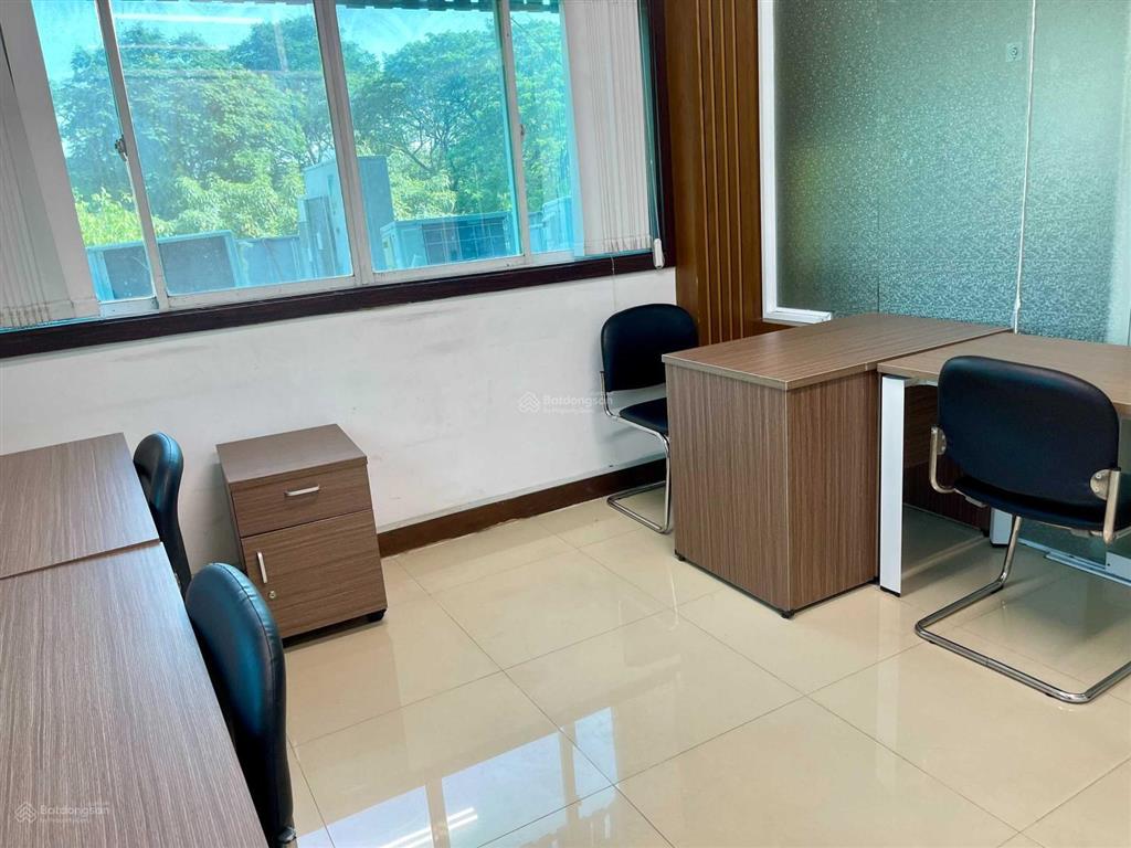 Văn phòng quận 1 có sẵn bàn ghế, máy lạnh, internet.  0981 291 ***  ms. nhung
