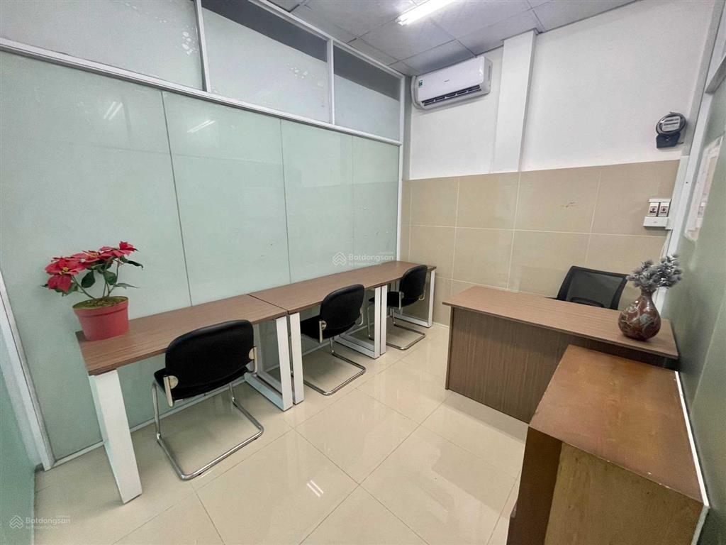 Văn phòng quận 1 có sẵn bàn ghế, máy lạnh, internet.  0981 291 ***  ms. nhung