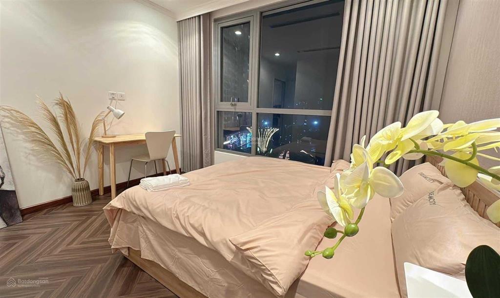 Chính chủ bán nhanh căn 2 phòng ngủ 82m2 toà p02 giá 6.8 tỷ cả đồ miễn trung gian