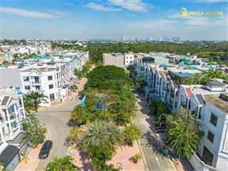 Chủ cần tiền làm ăn nên bán căn nhà tâm huyết diện tích 80m2 đối diện công viên 3 tầng, giá 7.9 tỷ