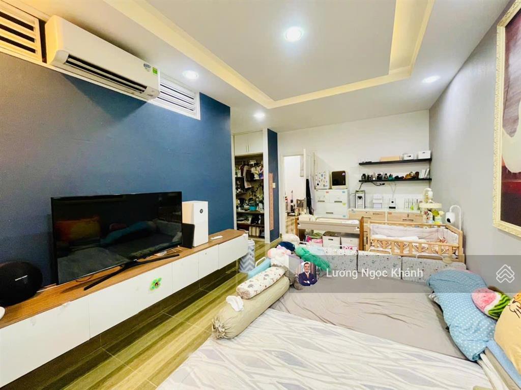 Cần tiền cho con du học, chủ nhà cần bán lại căn nhà phố đã hoàn thiện tại mega village giá 9.95 tỷ