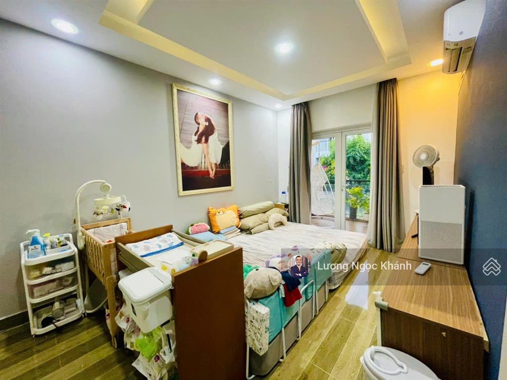 Cần tiền cho con du học, chủ nhà cần bán lại căn nhà phố đã hoàn thiện tại mega village giá 9.95 tỷ