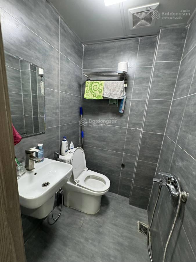 Tôi chính chủ bán nhà p301 chung cư b6 ngõ 12 thạch bàn nhà lô góc 2 mặt thoáng có ban công