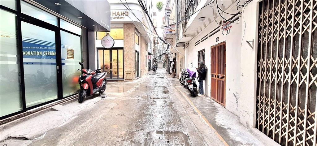 Tôi cần bán nhà phố hào nam  tôn đức thắng xã đàn 29m2 5t 10m ra ô tô sđcc giá 5.18 tỷ
