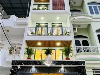 Chủ qua mỹ để lại căn 47m² kỳ đồng, q3 xây 1 trệt 4 lầu, 4 phòng. hẻm 5m giá chỉ 2,8 tỷ. sổ riêng