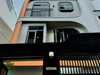 Chủ bán lấy vốn làm ăn. nhà 33m2 huỳnh văn bánh gần ngã 4 lê văn sỹ,xây 3 tầng. giá chỉ 1,8 tỷ, shr