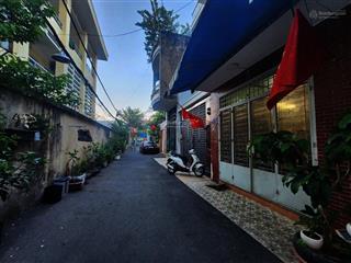 3,5 tỷ còn 3 tỷ 350. nhà 60m2 chu văn an gần hv cán bộ cực kì an ninh. xây 4 tầng đúc, hẻm xe hơi