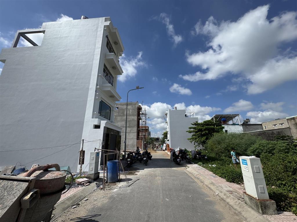 Dãy nhà phố 26 căn mới xây đường 40, kdc đồng bộ hiệp bình