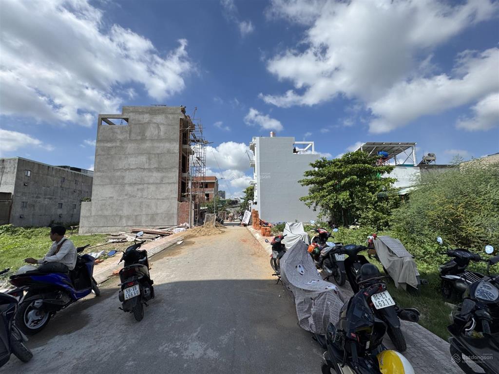 Dãy nhà phố 26 căn mới xây đường 40, kdc đồng bộ hiệp bình