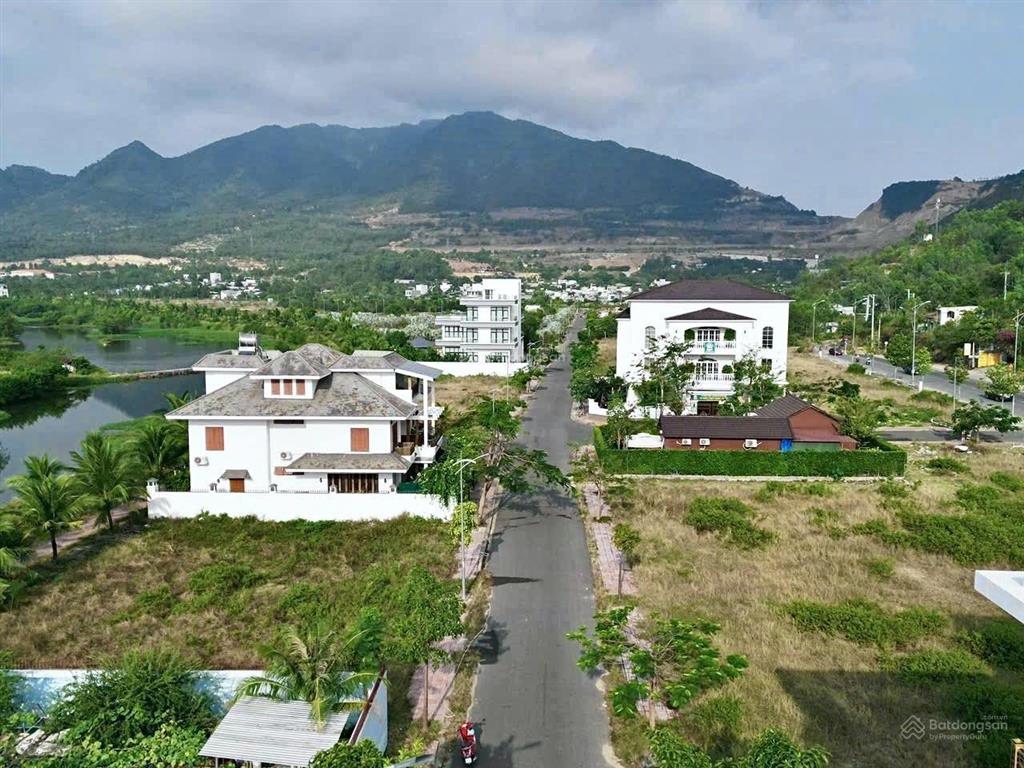 Biệt thự view công viên  khu đô thị ven sông tắc  giá chỉ 30tr/m2