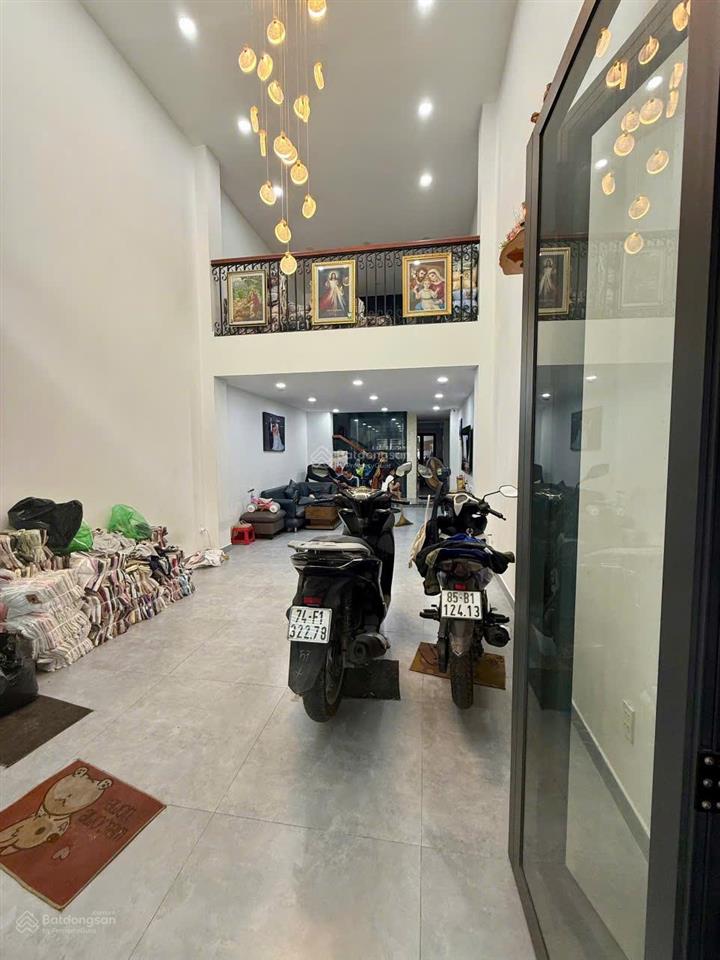 Bán nhà vip đường trịnh đình trọng (4.1x21m nở hậu, tổng 88m2) nhà 3 lầu mới 99%, nhà có thang máy