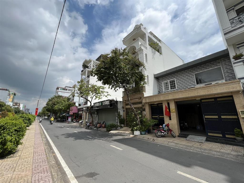 Bán nhà mt đường hiền vương (7x20m) nhà cấp 4, đường 30m có công viên