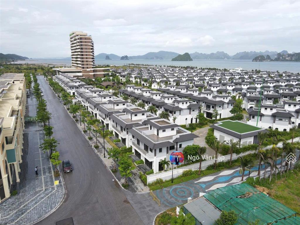 Bán gấp biệt thự song lập 120m2 sát biển giá 6,5 tỷ