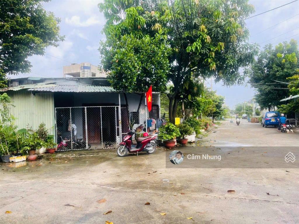 Bán gấp lô góc 2 mặt tiền  thuộc vĩnh phú 2, dt 135m², giá 6 tỷ 5,  0908 002 *** inbox