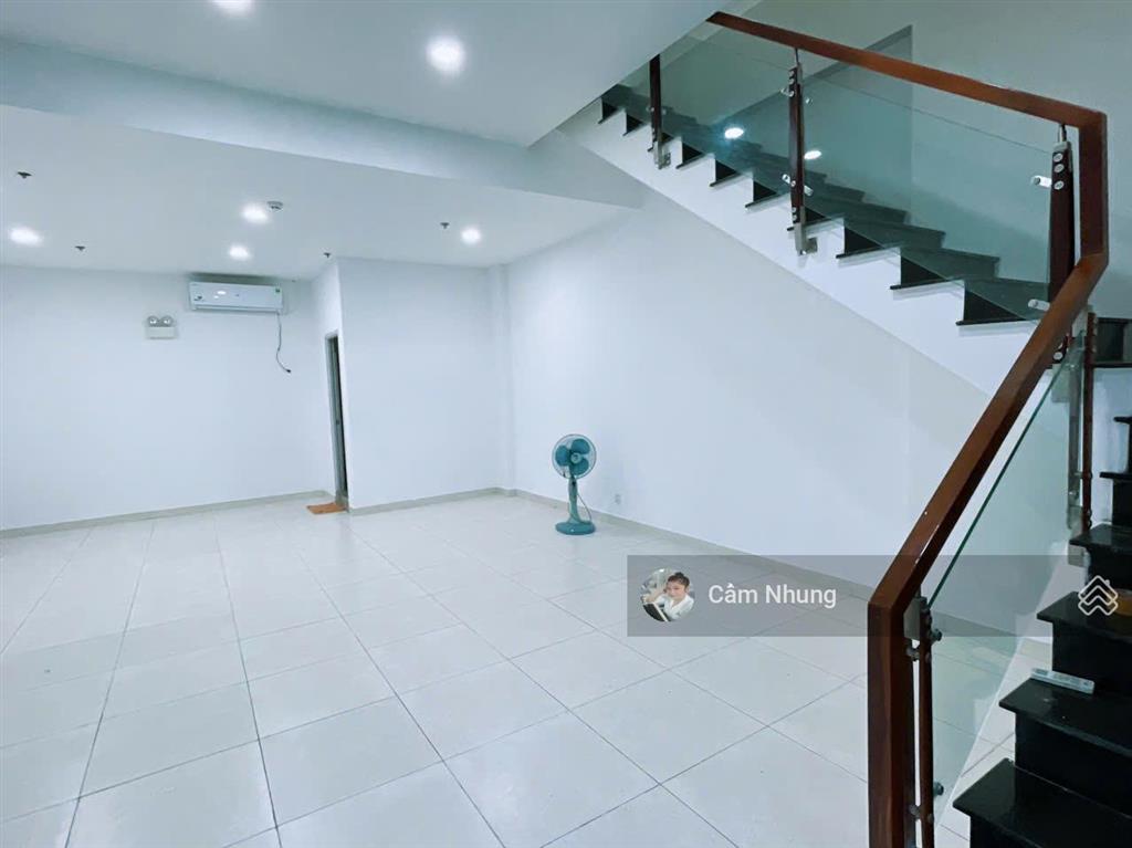 Chính chủ gửi em bán shophouse marina  dt  88,6m2  giá  4ty3 shr ,   0908 002 ***