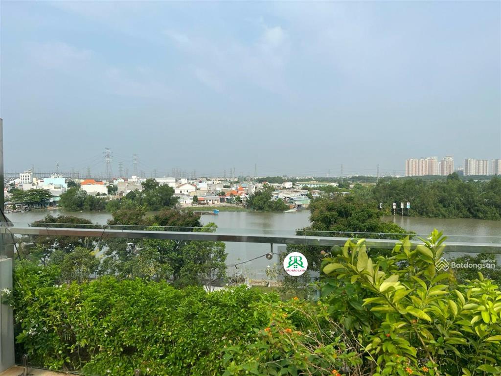 Giảm 8 tỷ cần bán gấp. giá mới chỉ 37 tỷ, biệt thự sân vườn + hồ bơi view sông q7