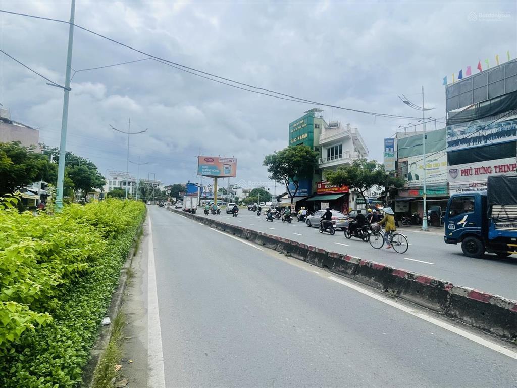 Hàng hiếm. dt ngang 8,6m đường kinh doanh, mà giá chỉ 10,5 tỷ, đường lớn 40m