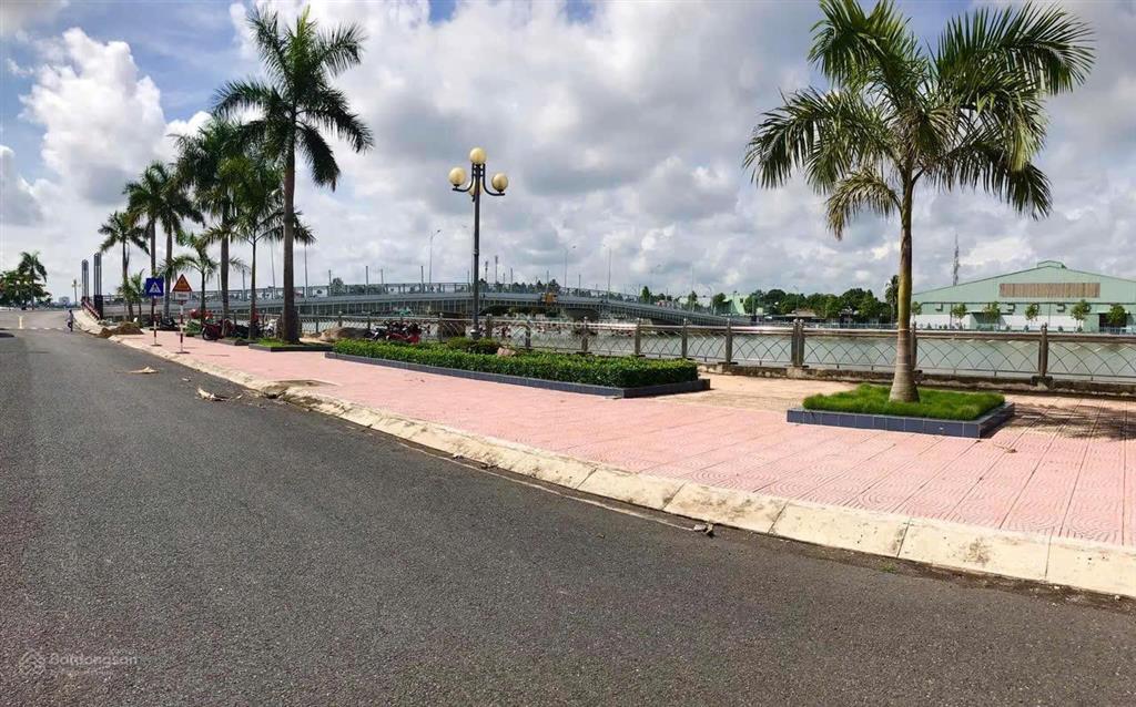 Hàng hiếm. dt ngang 8,6m đường kinh doanh, mà giá chỉ 10,5 tỷ, đường lớn 40m