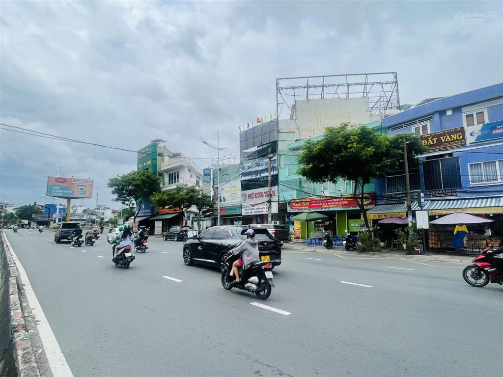 Hàng hiếm. dt ngang 8,6m đường kinh doanh, mà giá chỉ 10,5 tỷ, đường lớn 40m