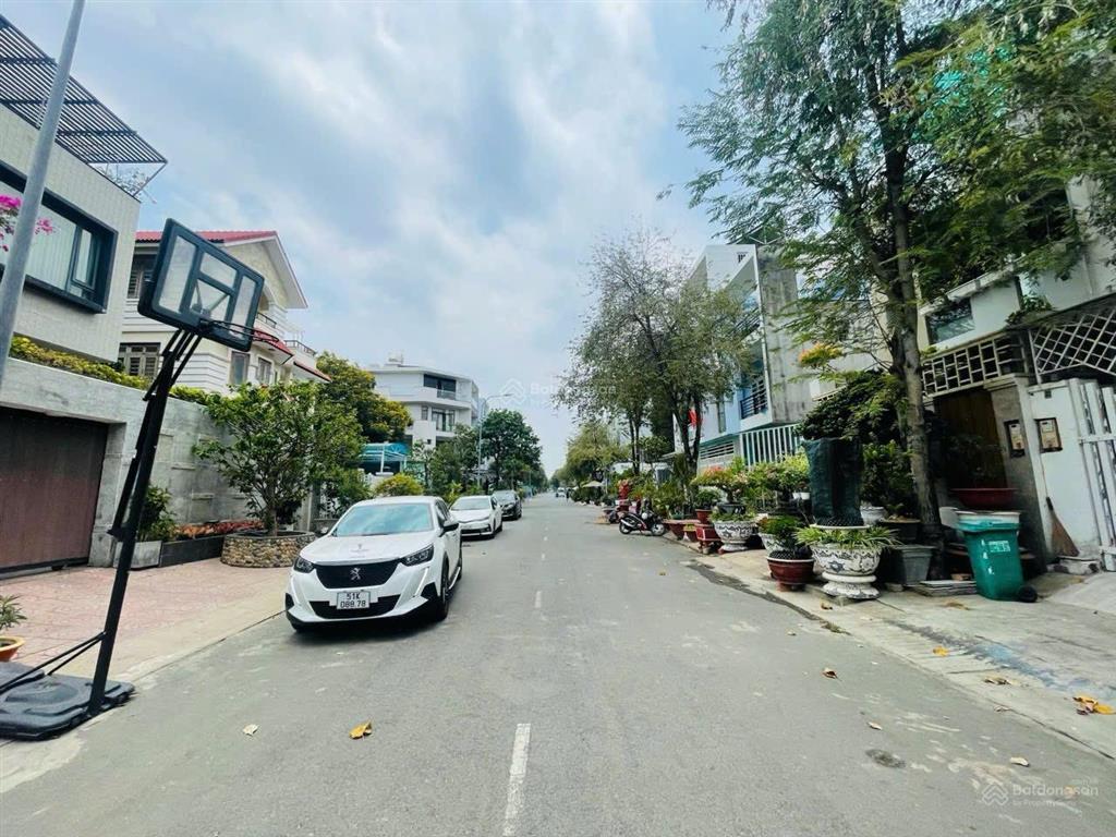 Bán đất xây cao tầng khu b làng đại học. sát phú mỹ hưng q7. giá 24 tỷ