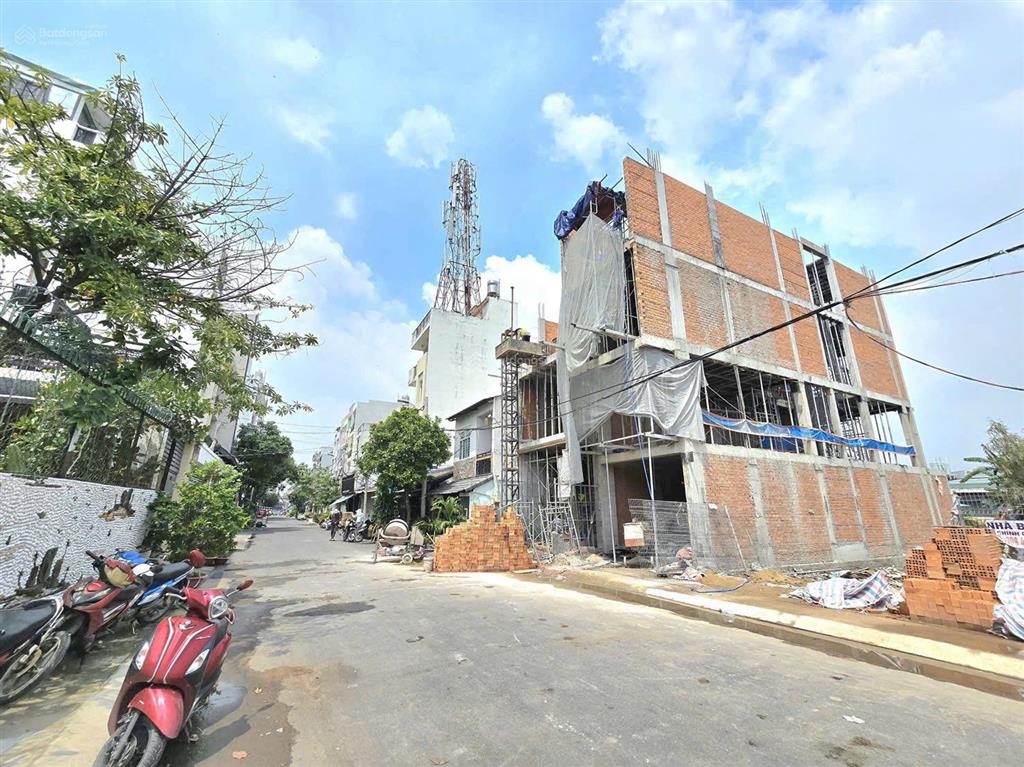 Tổng dtsd 1000m2. thích hợp xây cao tầng (1 hầm 7 tầng nổi), vị trí đẹp view sông