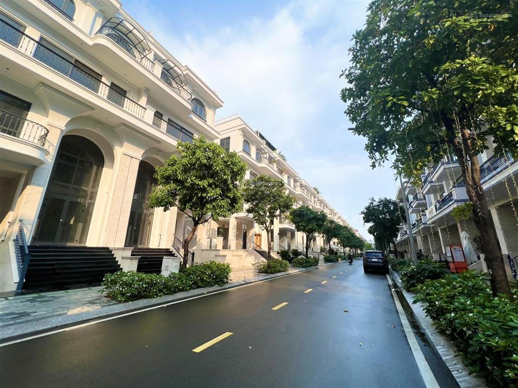 Nhà phố 140m2 hầm 4 tầng vạn phúc city hoàn thiện cao cấp vị trí trung tâm giá 30.999 tỷ rẻ nhất