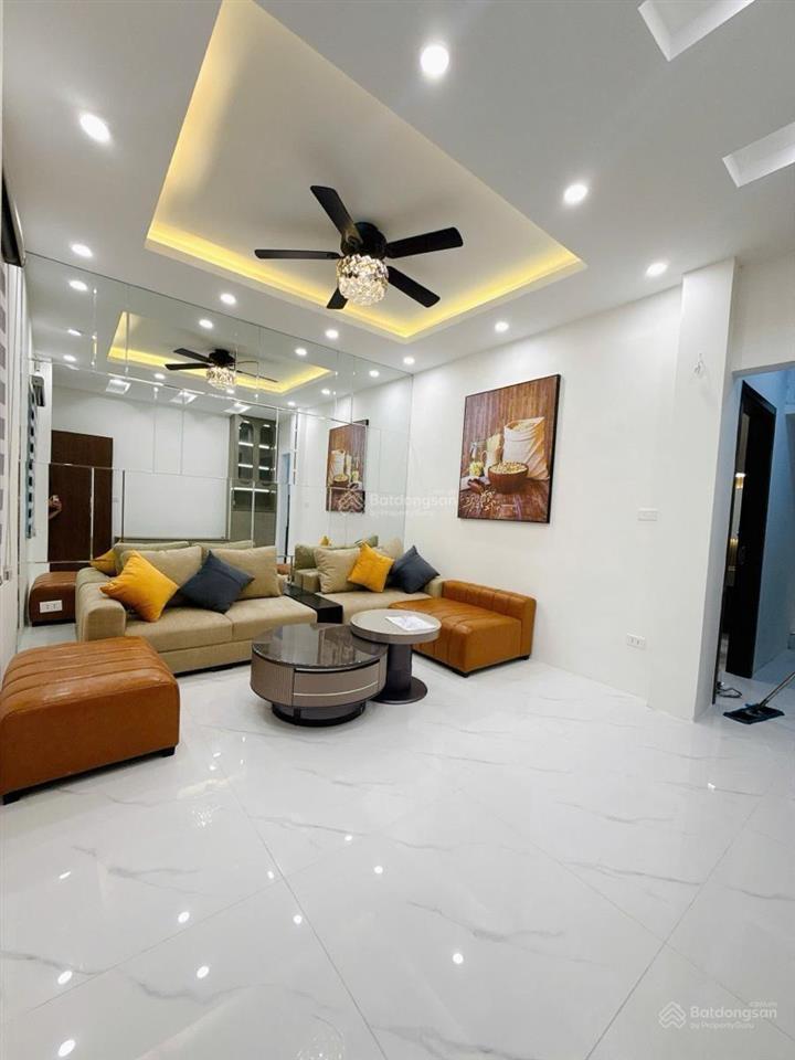 Tập thể hoàng quốc việt 72m2, 2 ngủ, 2wc tầng thấp, ô tô chỉ 3,9 tỷ