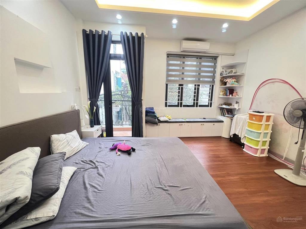 Chính chủ bán nhà 7 chỗ vào thoải mái chùa láng, láng. dt 39m2x5t thang máy. sau thoáng. hơn 15 tỷ.