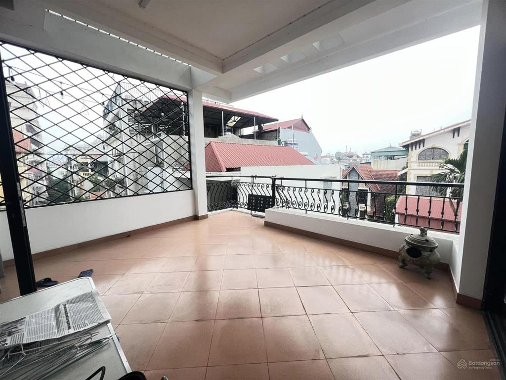 Chính chủ bán nhà 7 chỗ vào thoải mái chùa láng, láng. dt 39m2x5t thang máy. sau thoáng. hơn 15 tỷ.