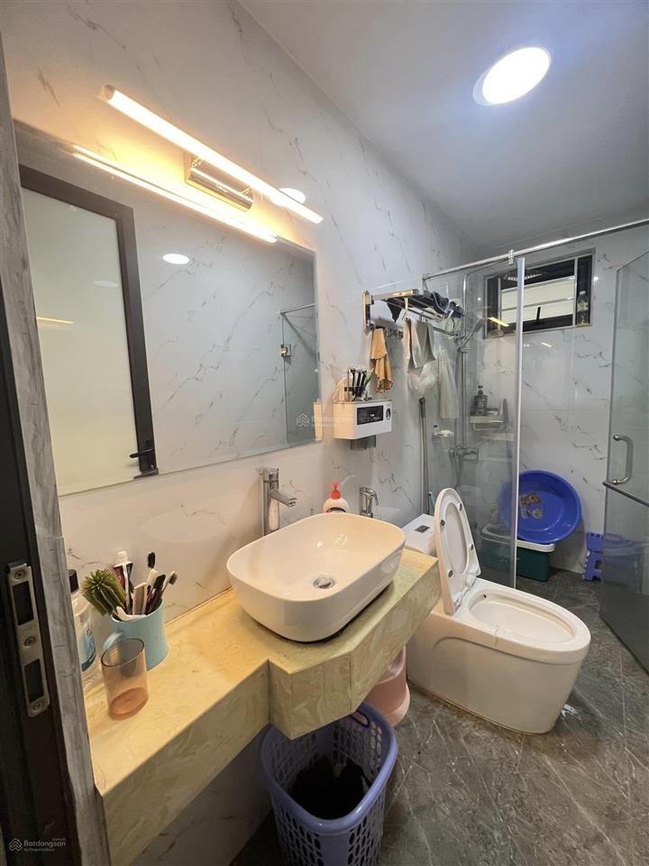 Chính chủ bán nhà 7 chỗ vào thoải mái chùa láng, láng. dt 39m2x5t thang máy. sau thoáng. hơn 15 tỷ.