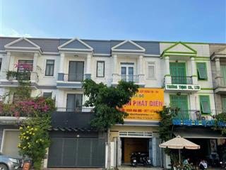 Bán nhà mặt phố tại d2 kdt phúc đạt  ngay chung cư  vị trí tốt cho kinh doanh