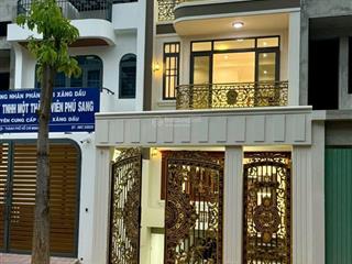 Bán shophouse  phố thương mại hoàng hoa thám  1 hầm, 3 lầu. giá 8.6 tỷ