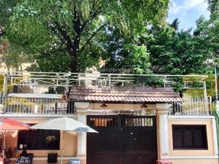 Cho thuê biệt thự mt 11a tú xương, phường 6, quận 3  15x30m, 1 trệt 2 lầu