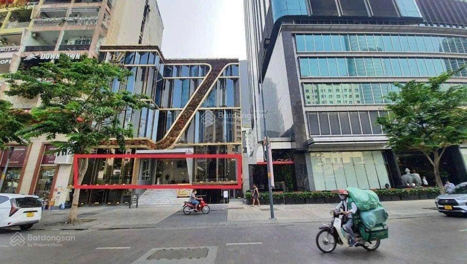 Tọa lạc tại mặt tiền lê thánh tôn, quận 1, đủ tiêu chuẩn thang máy, pccc, quận 1