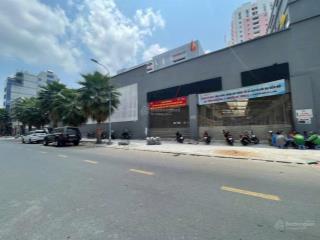 Diện tích 5.500m2  mặt tiền 111 cô giang gần trần hưng đạo, quận 1
