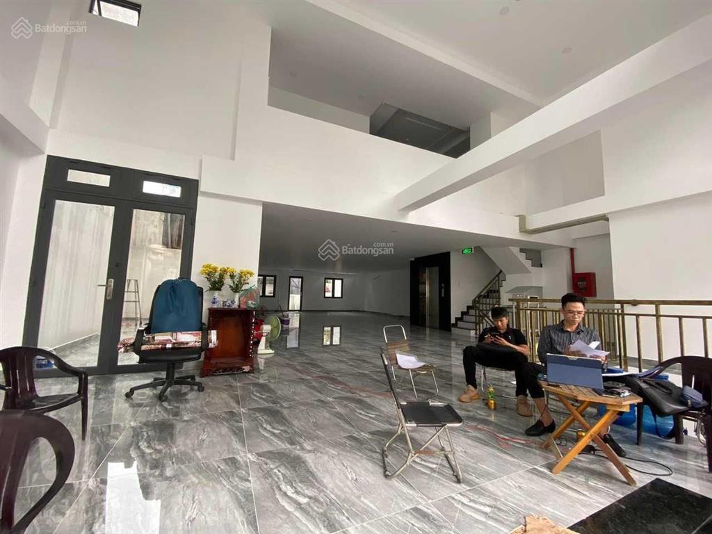 Tòa nhà mới xây khu tân định ngã tư đặng dung quận 1  10x20m hầm 5 lầu giá 130tr  0934 004 ***