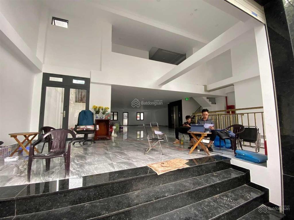 Tòa nhà mới xây khu tân định ngã tư đặng dung quận 1  10x20m hầm 5 lầu giá 130tr  0934 004 ***