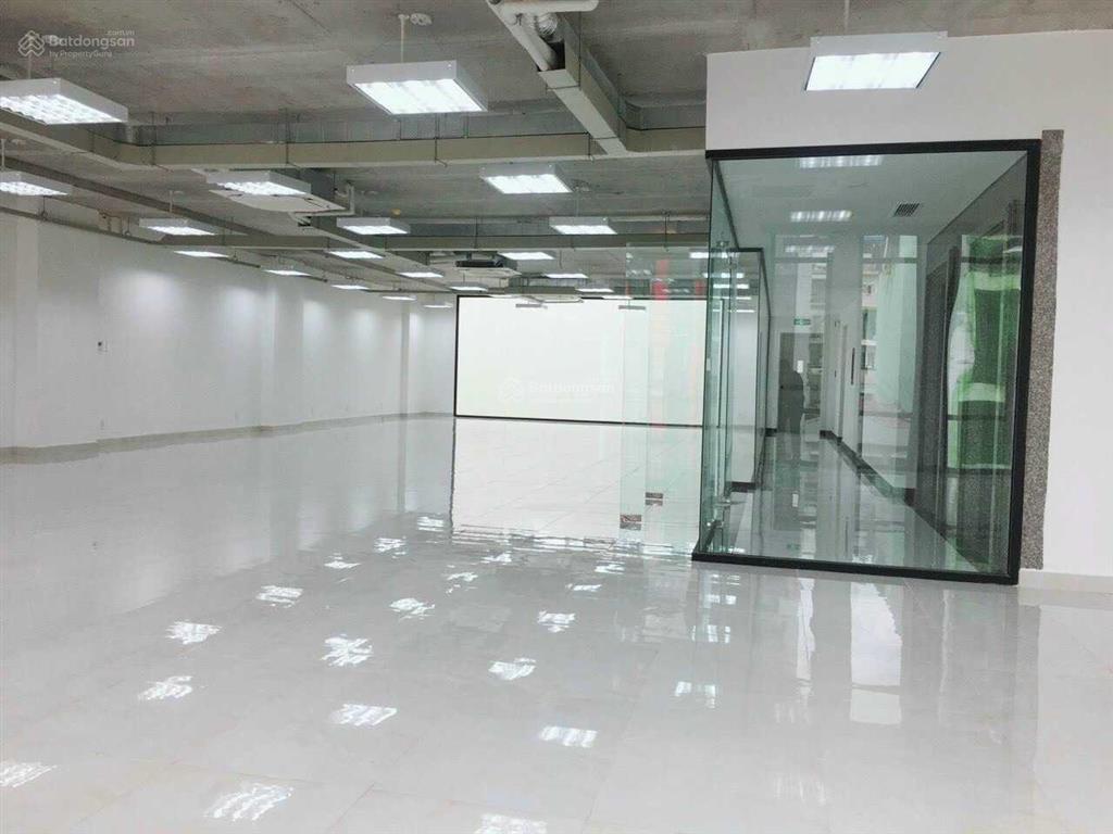 Tòa nhà  ngay trung tâm của các tuyến đường d2  hơn 10 trường đại học ở bình thạnh