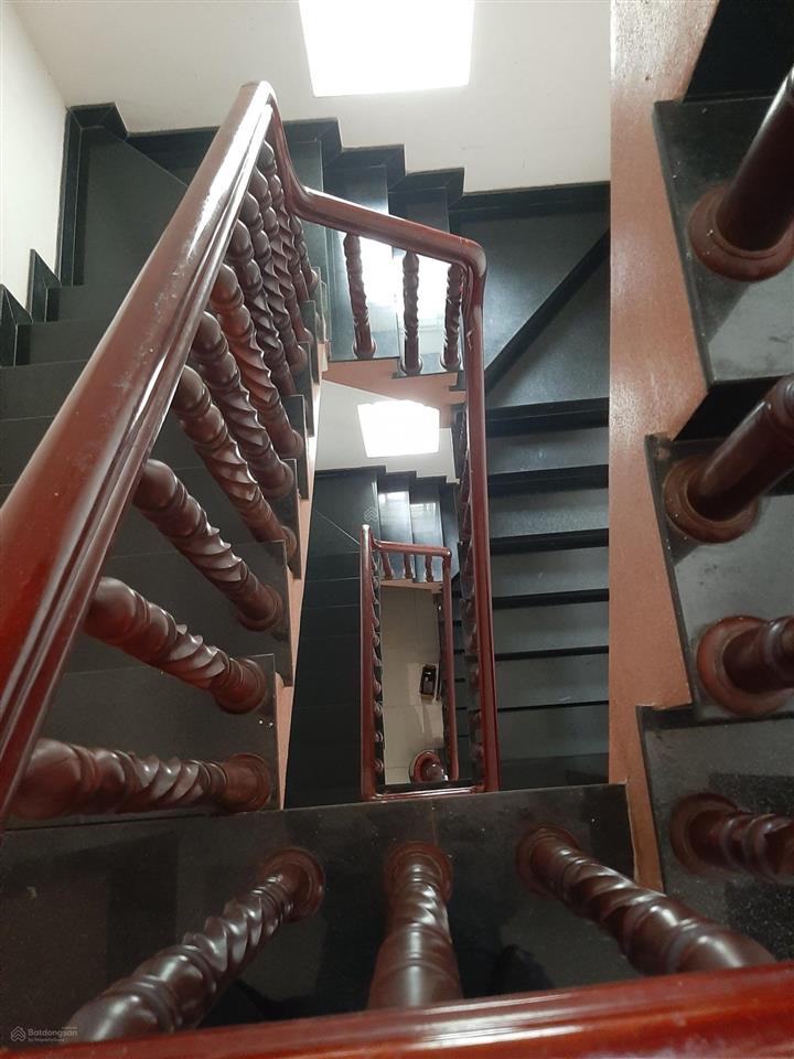 Nhà bán p. quang vinh 1 trệt 3 lầu 5 phòng ngủ 5.2 tỷ 286m2 sử dụng sổ hồng hoàn công đường 8m