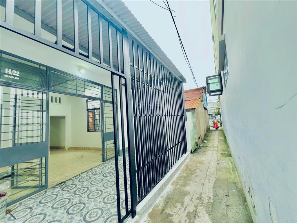 Nhà 71m2 p. hoà bình (cũ) sân banh biên hoà sổ riêng 2,35 tỷ, hẻm 3 gác thông thoáng 2pn